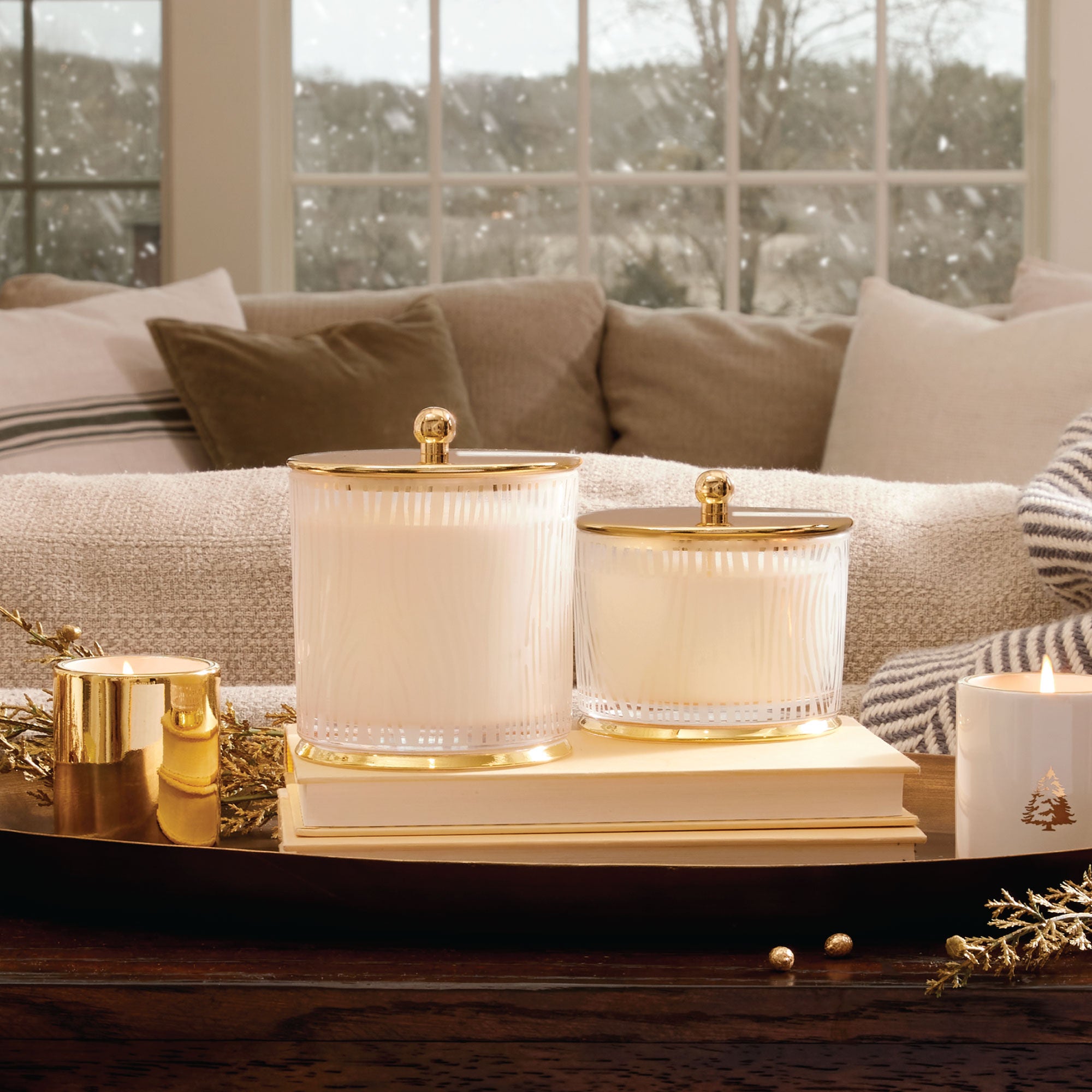 Frasier Fir® Gilded Frosted Wood Grain Candle - Image 4