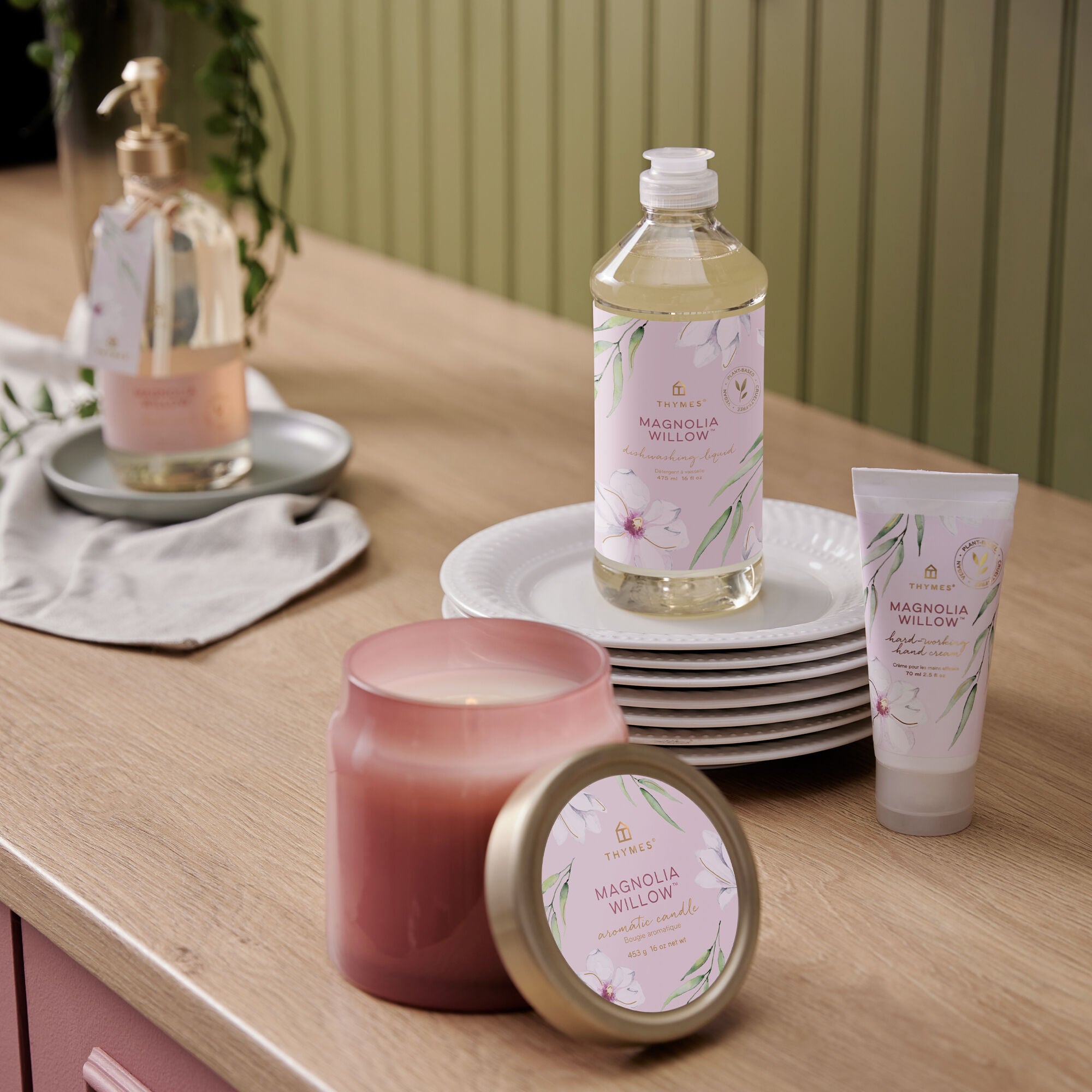 Magnolia Willow Statement Poured Candle - Image 2